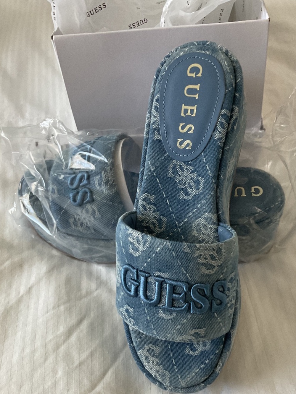 NWT Guess Bintal platform wedge sandal 8;